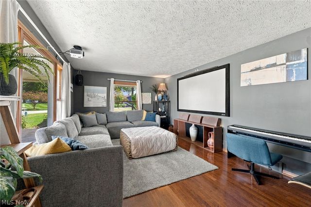 1205 Surfside Circle, Aurora, OH 44202