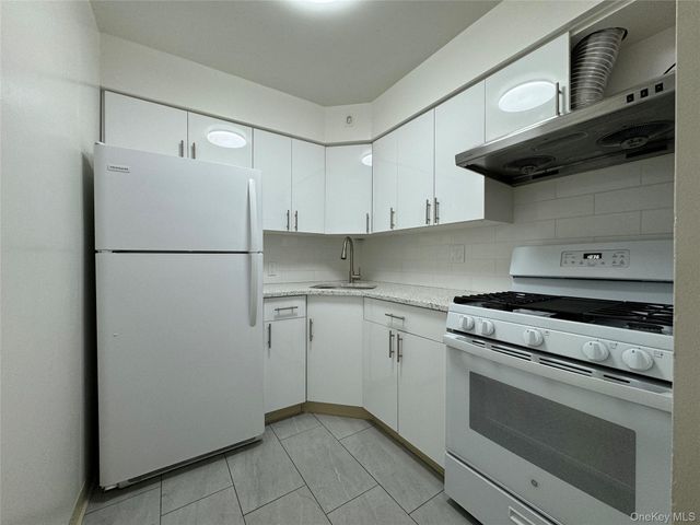 6139 168th Street 2F, Fresh Meadows, NY 11365