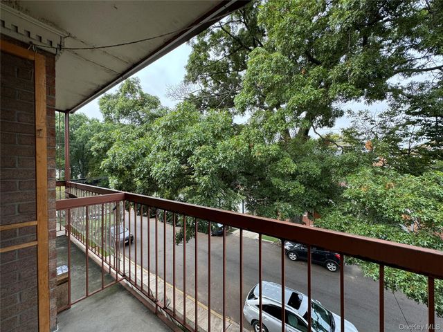 6139 168th Street 2F, Fresh Meadows, NY 11365
