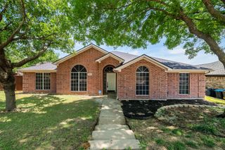 401 Deauville Drive, Fort Worth, TX 76108