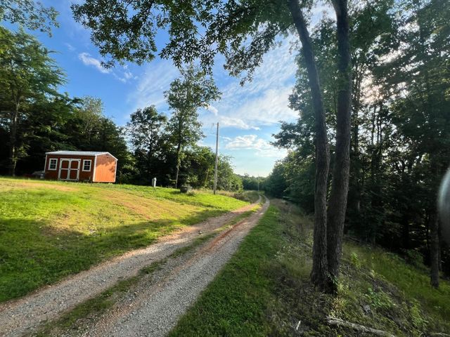 3202 Old Lego School Rd, Linden, TN 37096