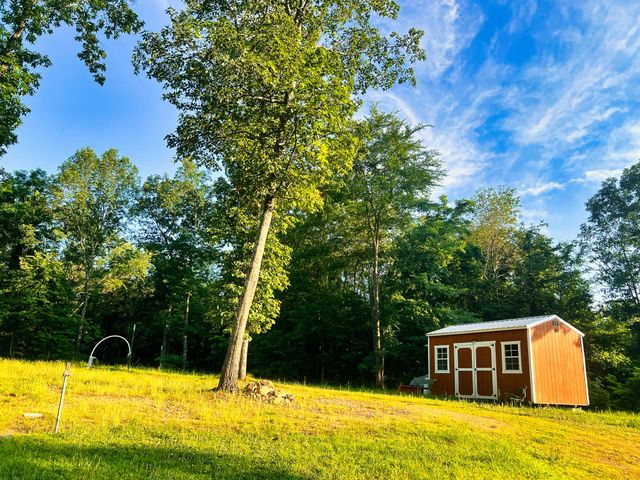 3202 Old Lego School Rd, Linden, TN 37096