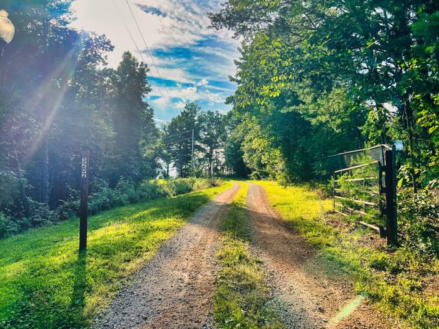 3202 Old Lego School Rd, Linden, TN 37096