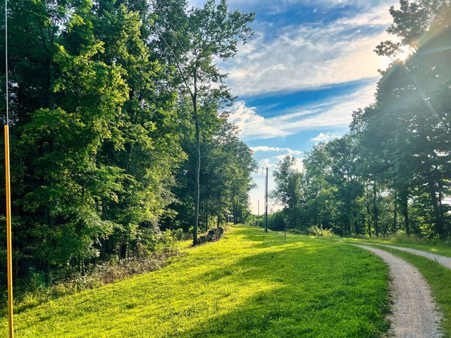 3202 Old Lego School Rd, Linden, TN 37096