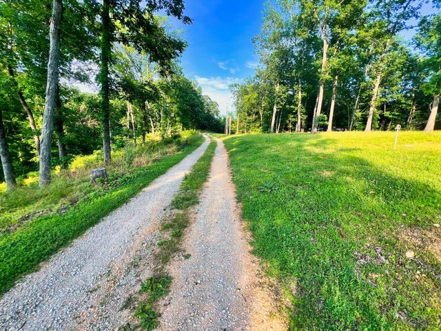 3202 Old Lego School Rd, Linden, TN 37096