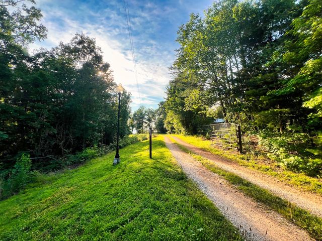 3202 Old Lego School Rd, Linden, TN 37096