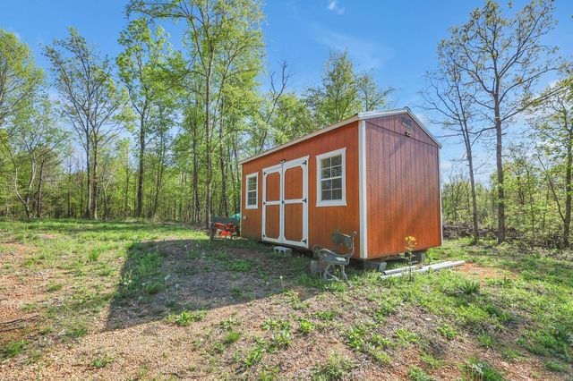 3202 Old Lego School Rd, Linden, TN 37096