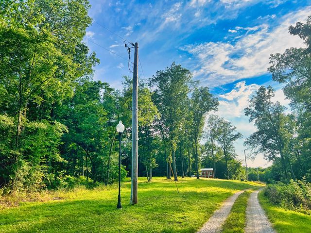 3202 Old Lego School Rd, Linden, TN 37096