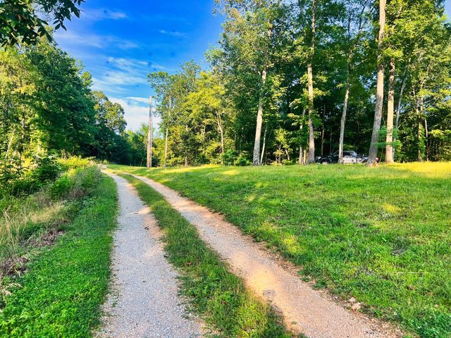 3202 Old Lego School Rd, Linden, TN 37096