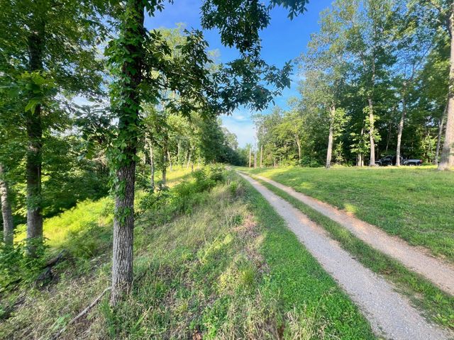 3202 Old Lego School Rd, Linden, TN 37096