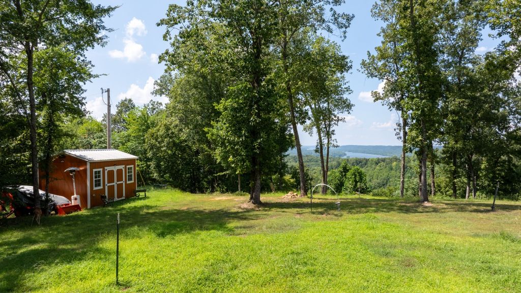 3202 Old Lego School Rd, Linden, TN 37096