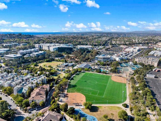 3668 Ruette De Ville, San Diego, CA 92130