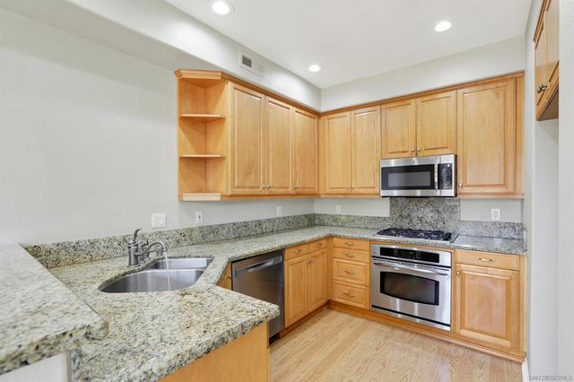 3668 Ruette De Ville, San Diego, CA 92130