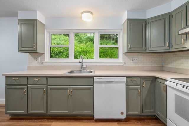24 Speen St 24, Natick, MA 01760