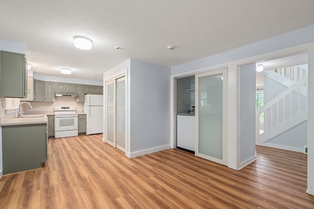 24 Speen St 24, Natick, MA 01760