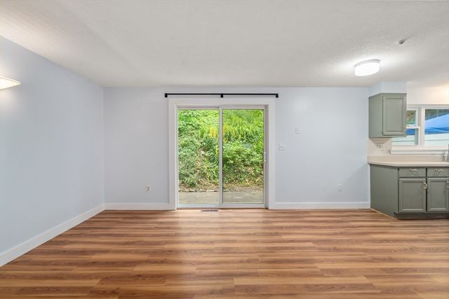 24 Speen St 24, Natick, MA 01760