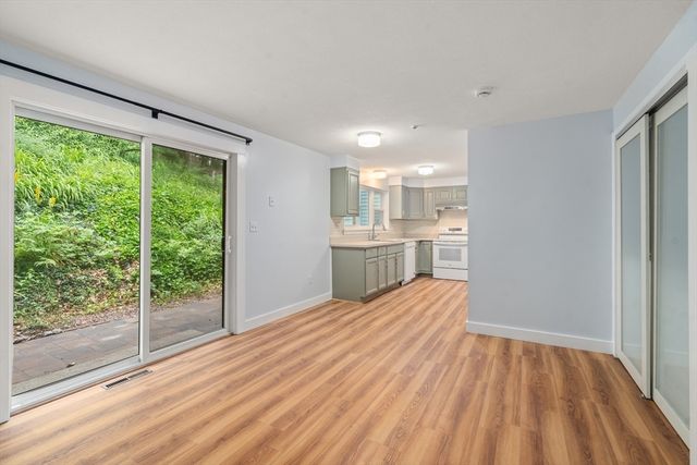 24 Speen St 24, Natick, MA 01760