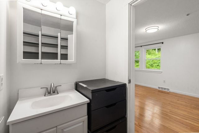24 Speen St 24, Natick, MA 01760