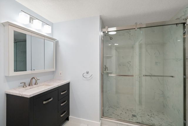 24 Speen St 24, Natick, MA 01760