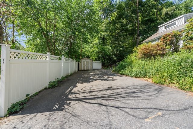 24 Speen St 24, Natick, MA 01760