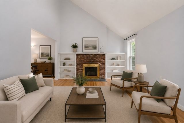 24 Speen St 24, Natick, MA 01760