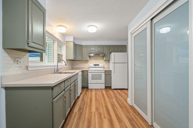 24 Speen St 24, Natick, MA 01760