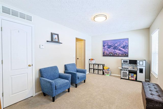 3573 S Heartwood Road, Amelia, OH 45102