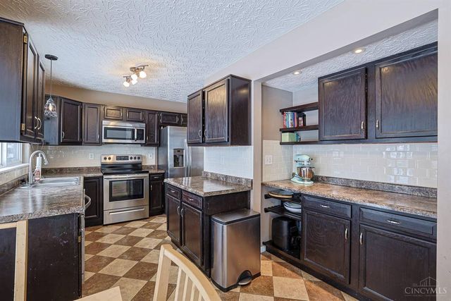 3573 S Heartwood Road, Amelia, OH 45102