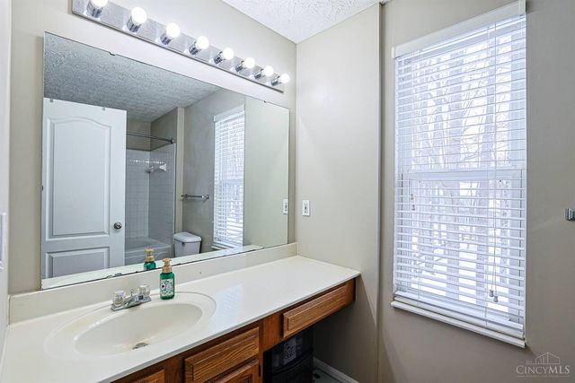 3573 S Heartwood Road, Amelia, OH 45102