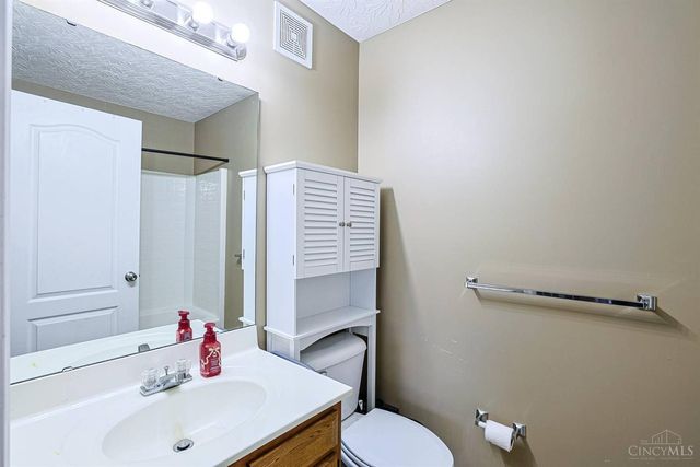 3573 S Heartwood Road, Amelia, OH 45102