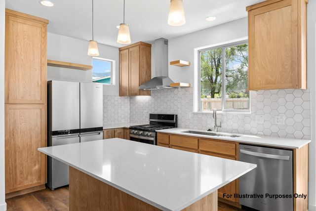 312 Lithia Avenue, Talent, OR 97540