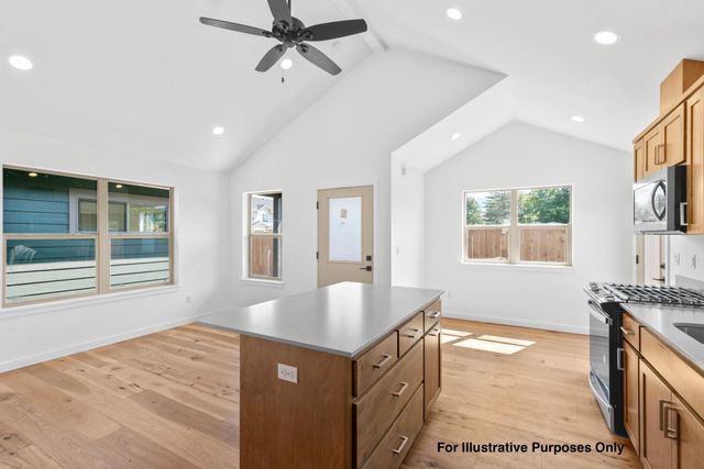 312 Lithia Avenue, Talent, OR 97540