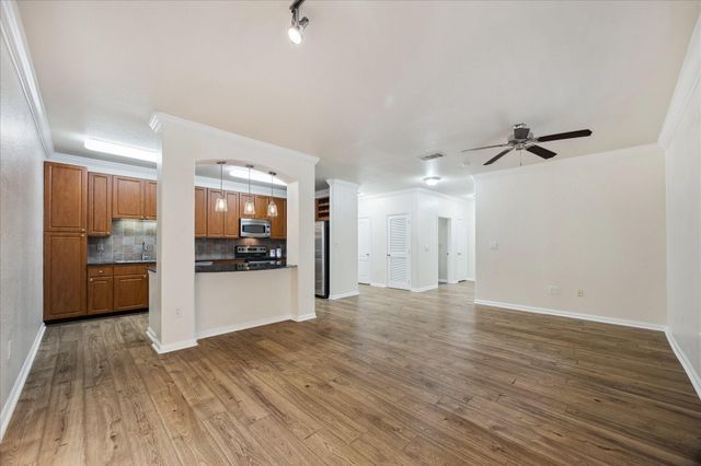 1711 Old Spanish Trail 146, Houston, TX 77054