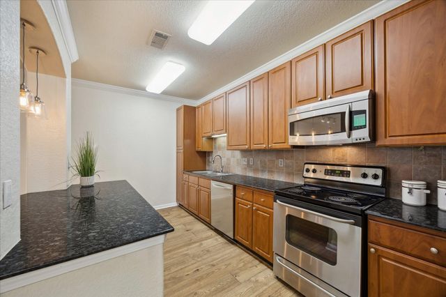 1711 Old Spanish Trail 146, Houston, TX 77054