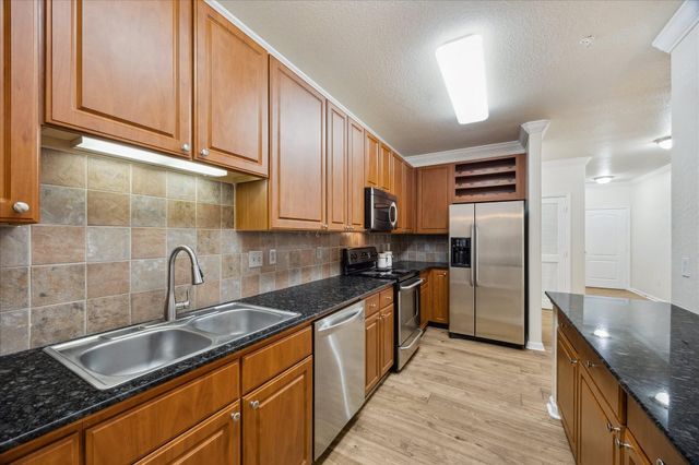 1711 Old Spanish Trail 146, Houston, TX 77054