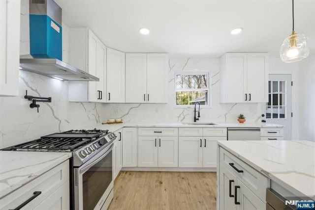59 Erie Avenue, Midland Park, NJ 07432