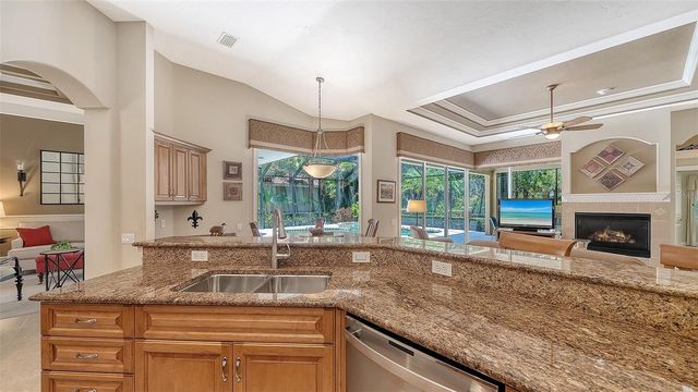 7507 ABBEY GLEN, Bradenton, FL 34202