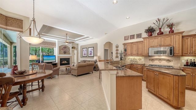 7507 ABBEY GLEN, Bradenton, FL 34202