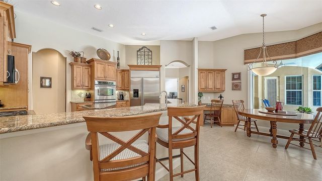 7507 ABBEY GLEN, Bradenton, FL 34202