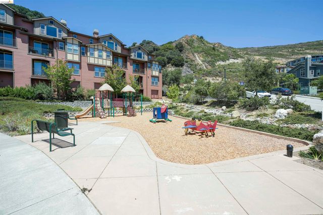 6246 Boulder Ln 4807, Oakland, CA 94605