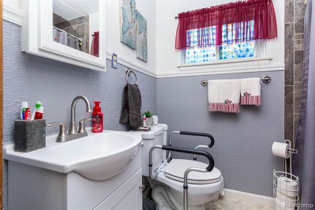 509 Cleophus Parkway, Lincoln Park, MI 48146