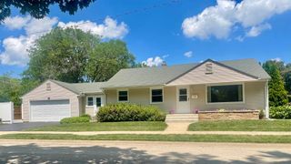 3216 Burrmont Road, Rockford, IL 61107