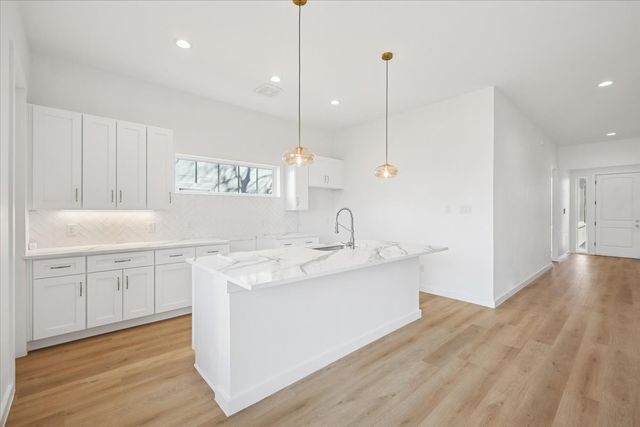 1633 E Tucker Street, Fort Worth, TX 76104