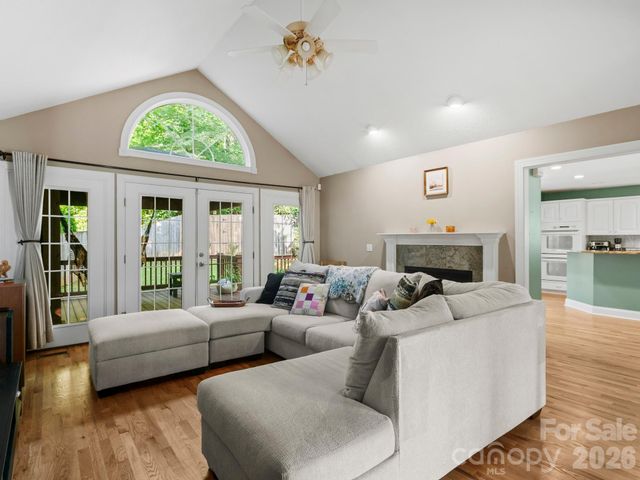 306 Golden Hawk Trail, Asheville, NC 28805