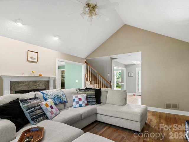 306 Golden Hawk Trail, Asheville, NC 28805