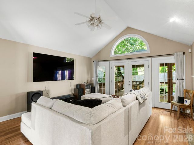 306 Golden Hawk Trail, Asheville, NC 28805