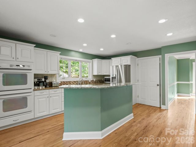 306 Golden Hawk Trail, Asheville, NC 28805