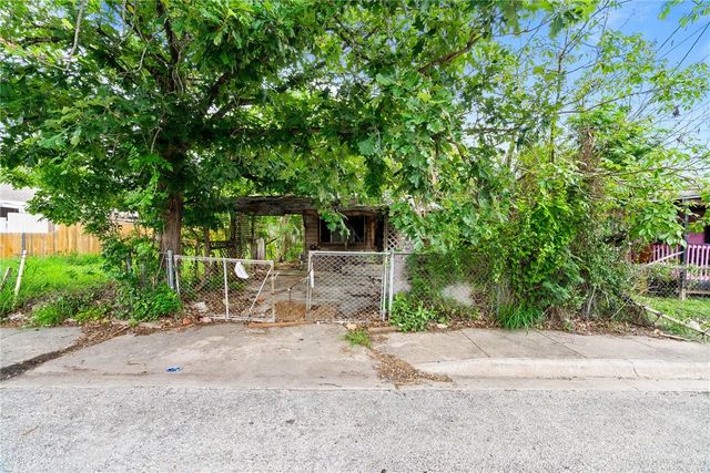 808 Elesa St, Corpus Christi, TX 78405