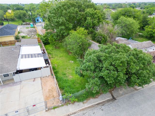 808 Elesa St, Corpus Christi, TX 78405