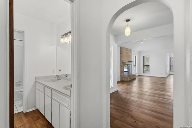 1710 Whitehaven, San Antonio, TX 78232